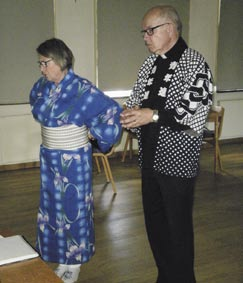 Sopplunch i Möklinta Arne och Louise framför några av dagens sopplunchgäster. Japan soluppgångens land, var temat för första sopplunchen i september.