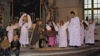också att få en senare tid på dagen om Ni önskar. Välkomna att höra av er till Annette Gustafsson tfn. 578 09. Levande julkrubba i Kristina kyrka Julafton kl. 11.