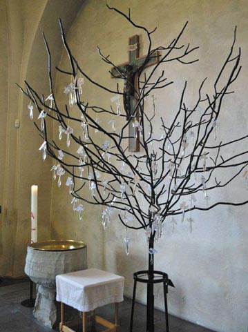 Nu är det en tradition På Mikaelidagen, kyrkoårets ängladag, var det dags för församlingarnas dopfest. De barn som döpts under året bjöds in särskilt till familjegudstjänsten i Sockenkyrkan.
