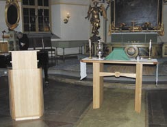 Nytt altare och nya talarstolar I samband med att Kristina kyrka renoverades 2012 beslutades det att vi till Kristina kyrka också skulle införskaffa ett nytt mobilt altare.