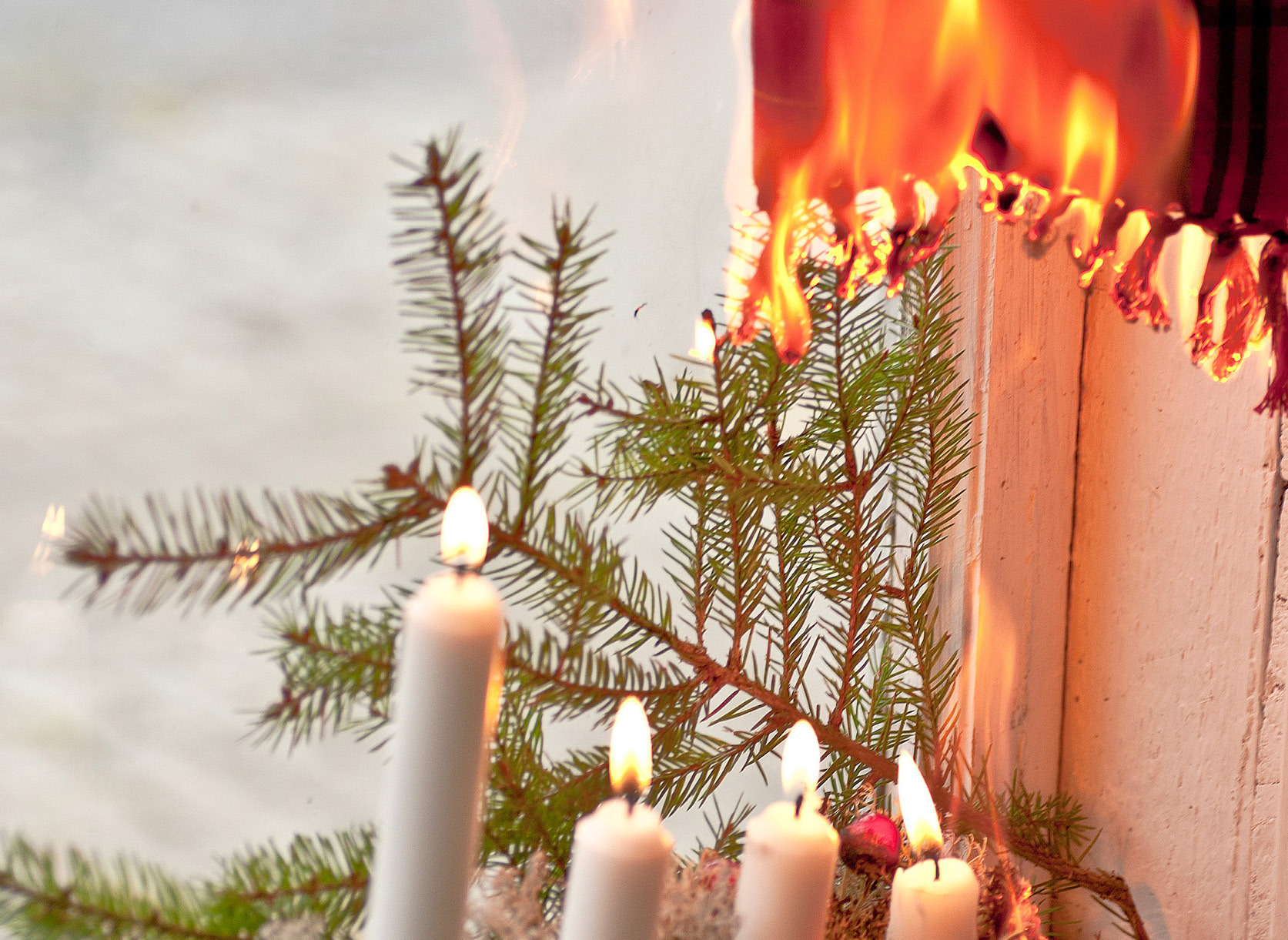 Brandrisken ökar i juletider Varje dygn brinner det i 80 bostäder runt om i Sverige. Till 20 av dessa rycker räddningstjänsten ut medan 60 bränder är småbränder som de boende själv klarar att släcka.