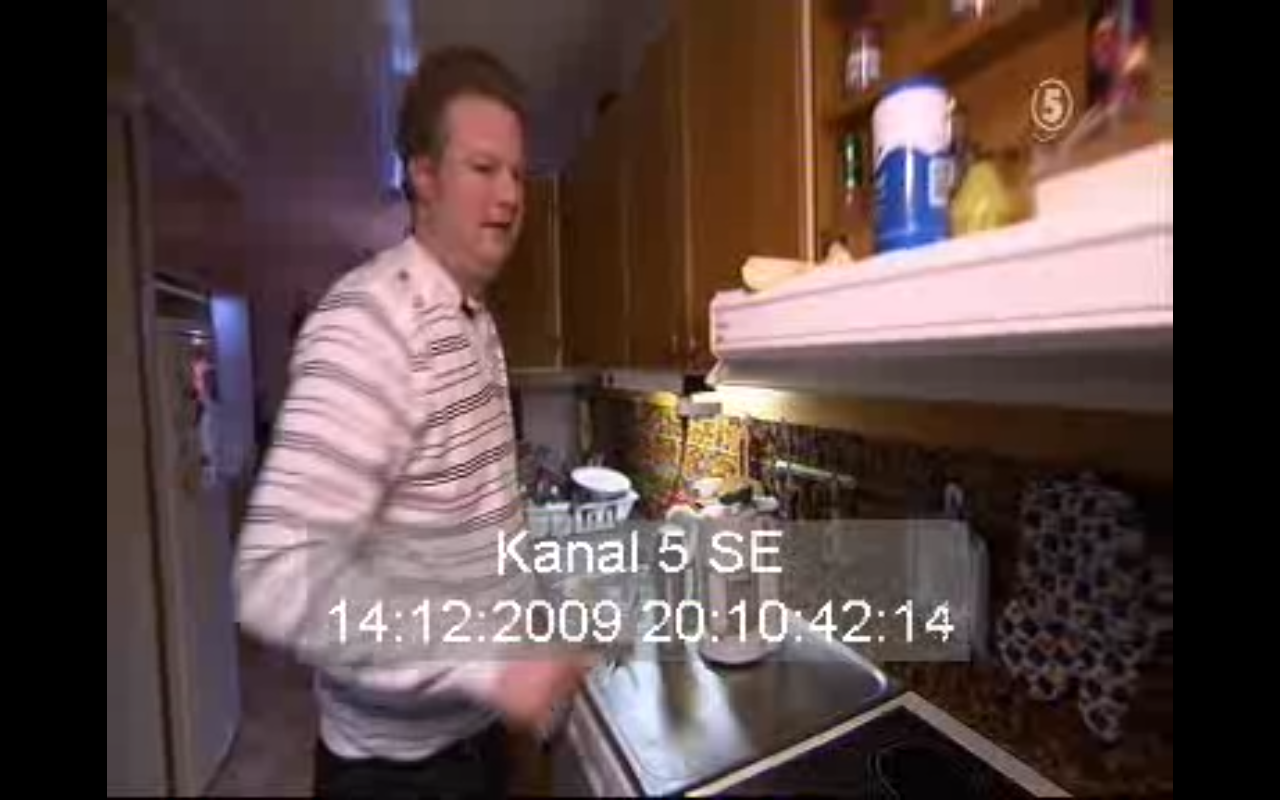 blinkar när ström tillförs. Samtidigt som Morgan plockar med ljusmotivet beskriver han den såhär: Tycker jag är jättefin i alla fall.