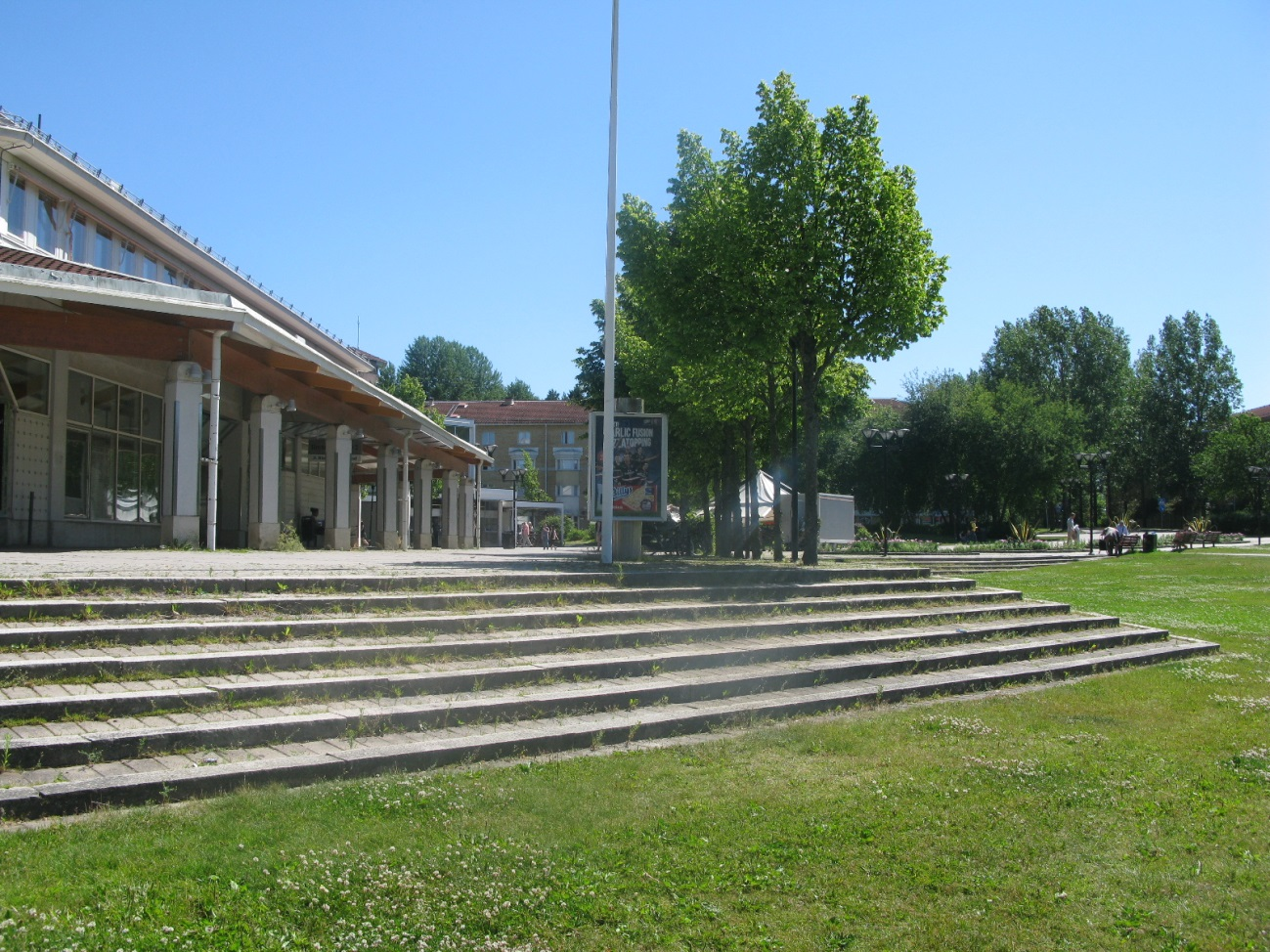 I Rissne finns flera lekplatser och områden som agerar målpunkter (se Figur 3) för lek och utomhusvistelse, bland annat parkytor och grönområden.