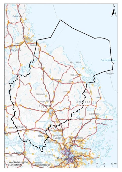 I figur 4 visas tätorter och större allmänna vägar i länet. Figur 3 och 4. Tätorter och större allmänna vägar samt odlad mark enligt geografisk information från lantmäteriet respektive SCB.