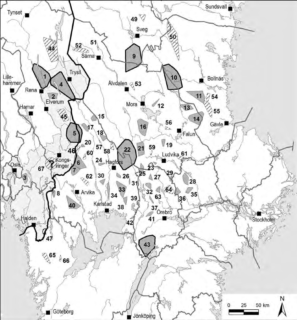 Figur 2. Familjegrupper (grå) och revirmarkerande vargpar (raster) i Skandinavien vintern 2013-2014.