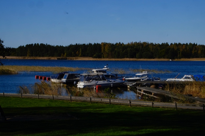 m. Foto av befintlig iläggningsramp, i bakgrunden syns