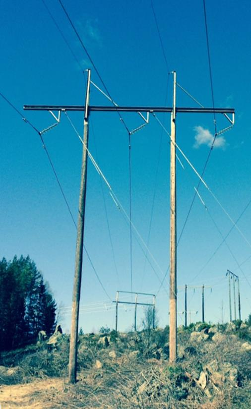 förändras avsevärt även om aktuell ledning skulle markförläggas. Avståndet till bostäder blir som närmast cirka 15 meter med markkabel längs väg.