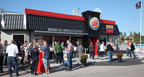 Burger King på Rasta Brålanda Resultaträkning koncernen Tkr 2016-01-01 2015-01-01 2016-04-01 2015-04-01 2015-01-01 2016-06-30 2015-06-30 2016-06-30 2015-06-30 2015-12-31 Nettoomsättning (Not 2) 398