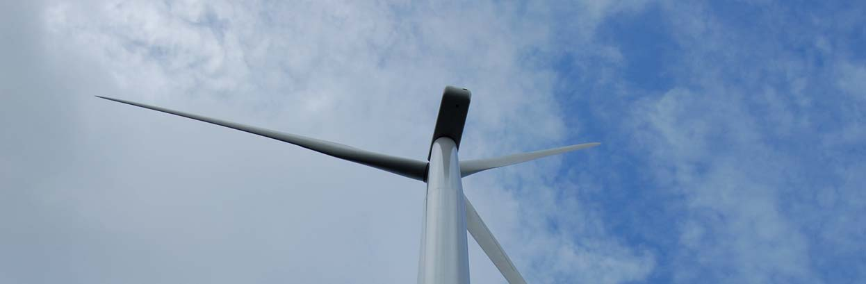 5. LOKALISERINGSFÖRUTSÄTTNINGAR FÖR VINDKRAFT 5.1 Vindkraftverket Teknisk utformning och produktion Ett vindkraftverk består av ett torn med maskinhus, rotor och rotorblad.