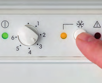 Dörrlarm som signalerar om dörren inte stängs ordentligt eller om temperaturen stiger. Helt integrerad; förses med likadan lucka som resten av köket.