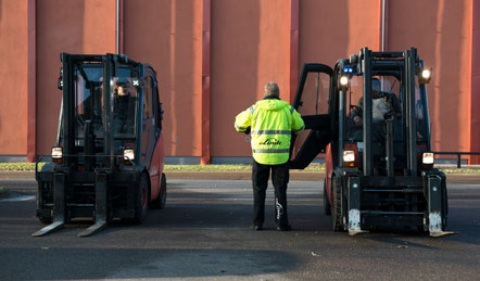 BÄTTRE UPP NR 4 2016 Dags för anmälan till nästa års truckförarutbildningar! Linde har som vanligt ett brett utbud av utbildningar och har tagit nivån ytterligare ett steg framåt.