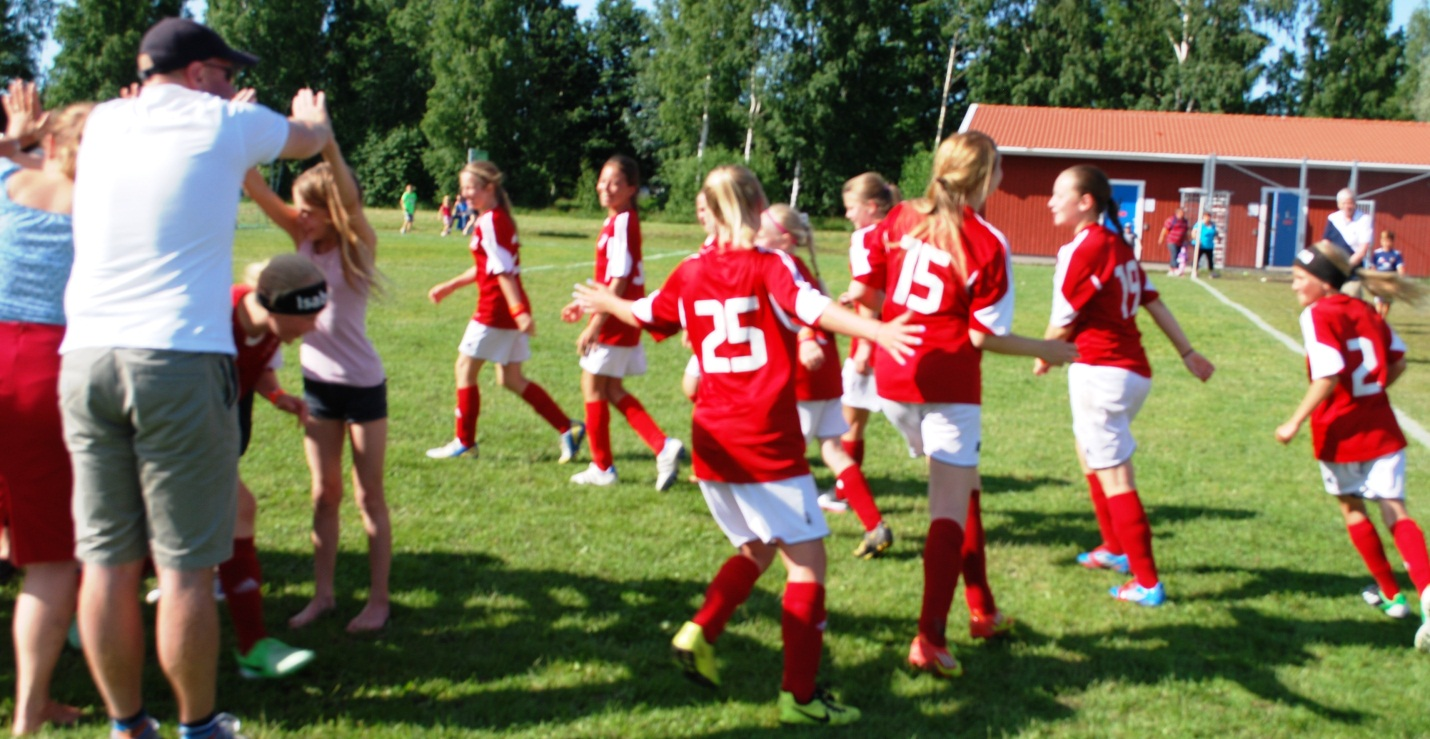 under Örebrocupen. Massor av energi, fotbollsglädje och en stark gemenskap i laget.