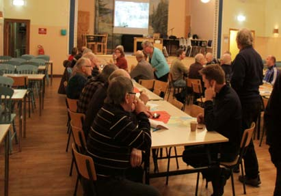 Det bjöds på kaffe och pepparkakor för de 40 tal boende och verksamma i Rengsjö bygden som slutit upp för att delta i dialogen.