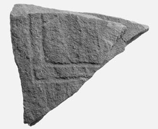 Decorative border on the back side of the picture stone from grave A17. Fig. 13. Två av bildstensfragmenten från grav A24. Foto B.A. Lundberg, Riksantikvarieämbetet.