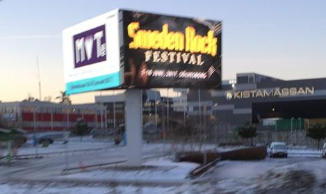 EMC och störningar En stor LED display ca 20m² placerad i anslutning till E4:an mitt emot Kista Mässan, där blev ägaren ålagd att omedelbart stänga displayen av Elsäkerhetsverket då den kraftigt