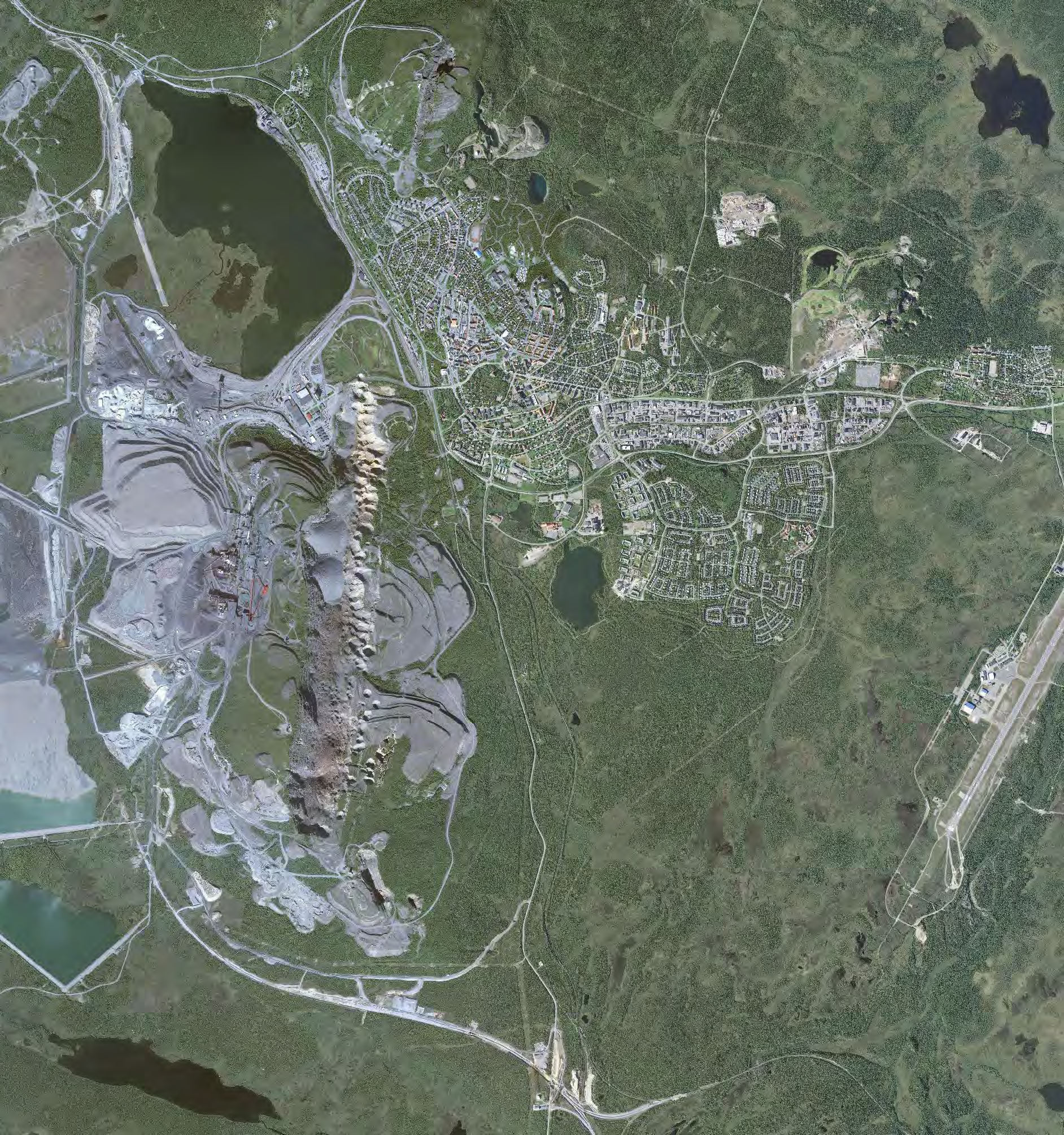 Landskapet Kiruna ligger mitt i den subalpina fjällbjörkskogen mellan kalfjäll och den fjällnära barrskogen. Omgivningarna kring staden ingår i den s.k. förfjällsregionen som karaktäriseras av vidsträckta, högt liggande platåer och enstaka bergshöjder eller lågfjäll.