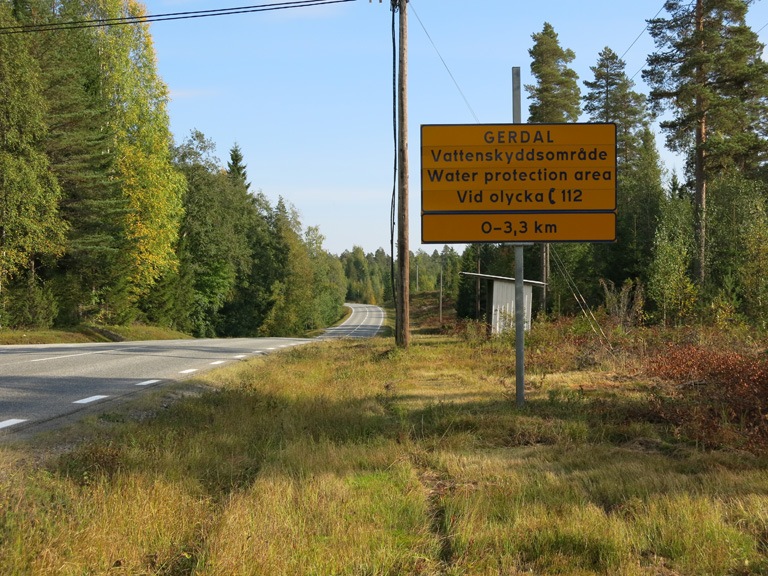 Sida 26 av 68 Sedan år 2011 har alla kommuner i länet utom Sollefteå dagtågstrafik. För Sollefteås integrering med närliggande arbetsmarknadsregioner är riksväg 90 av mycket stor betydelse.