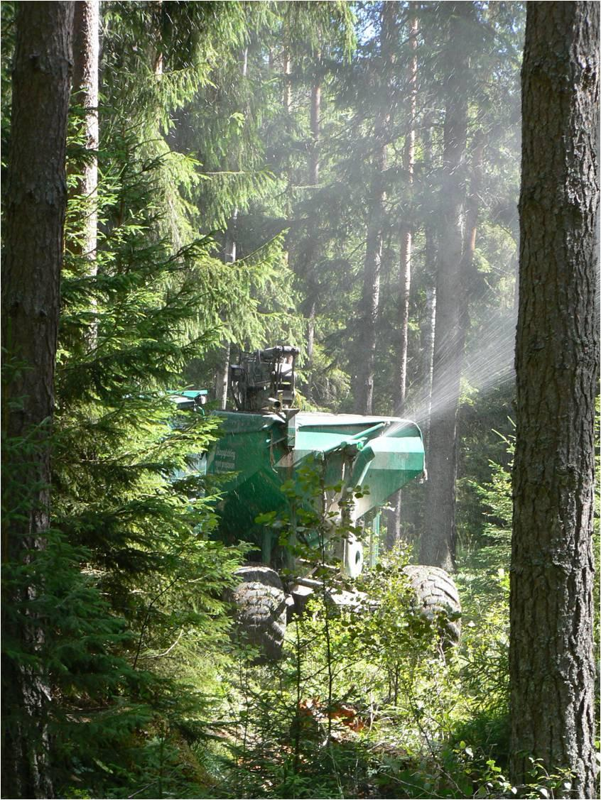 Om Skogens Gödsling AB o o SG-Systemet - paketlösning för skogsgödsling Markburen spridning med skotare o 350 000 hektar sedan starten 1975 o o o o Ägs av YARA AB och
