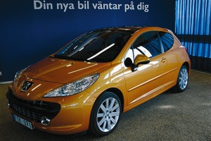 Motorvärmare, ACC, Aluminiumfälgar, Elhissar-fram-&-bak, Farthållare, Halvskinn, Motorvärmare,