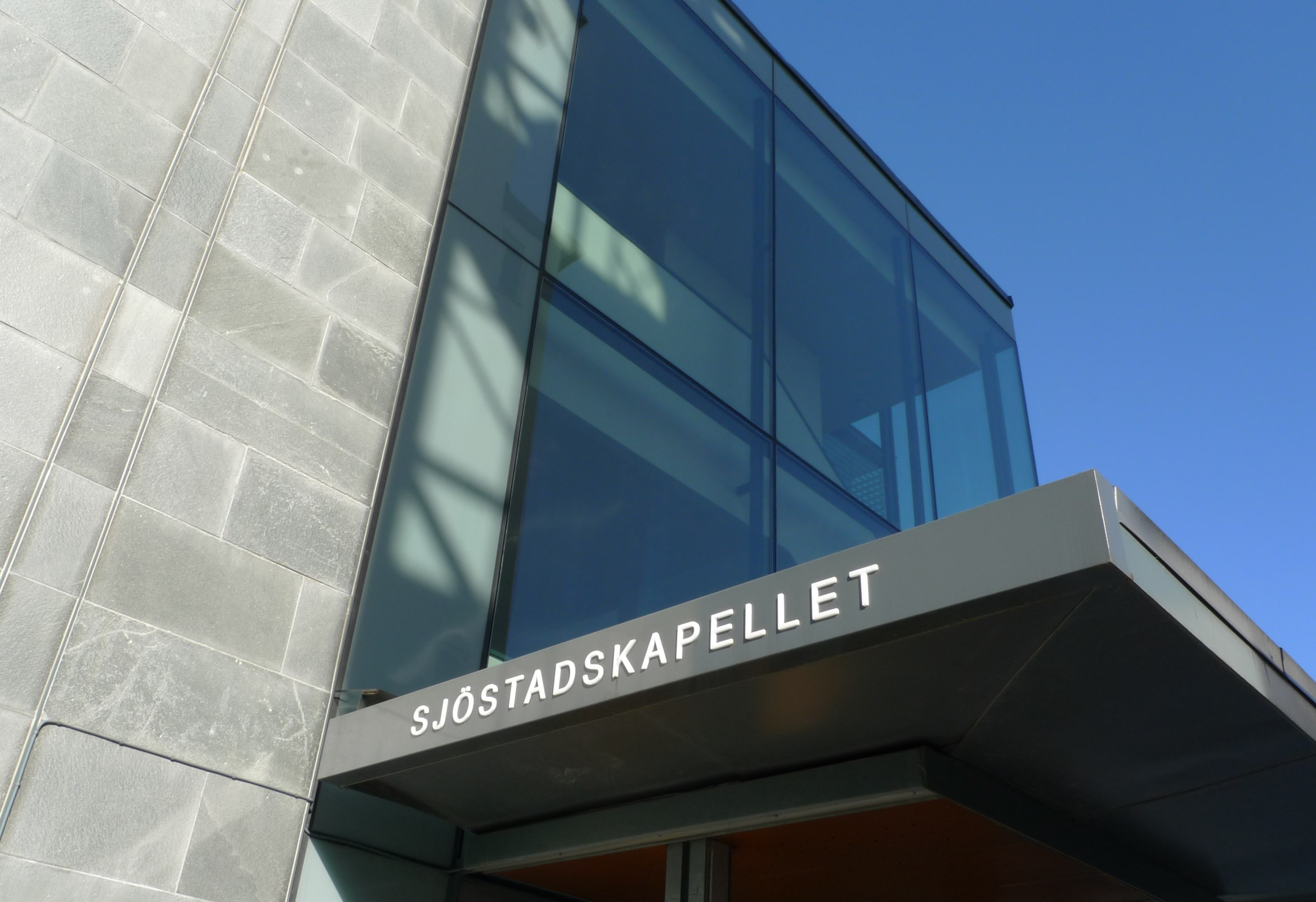 SJÖSTADSKAPELLET VÄXER! I mars 2015 tog Sofia församling över en hyreslokal som ligger precis granne med Sjöstadskapellet på Lugnets Allé 44.