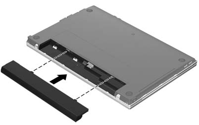 Grundläggande installation 2 Sätt i batteriet VARNING: Minska risken för säkerhetsproblem genom att bara använda datorns Å medföljande nätadapter eller batteri, en reservnätadapter eller ett