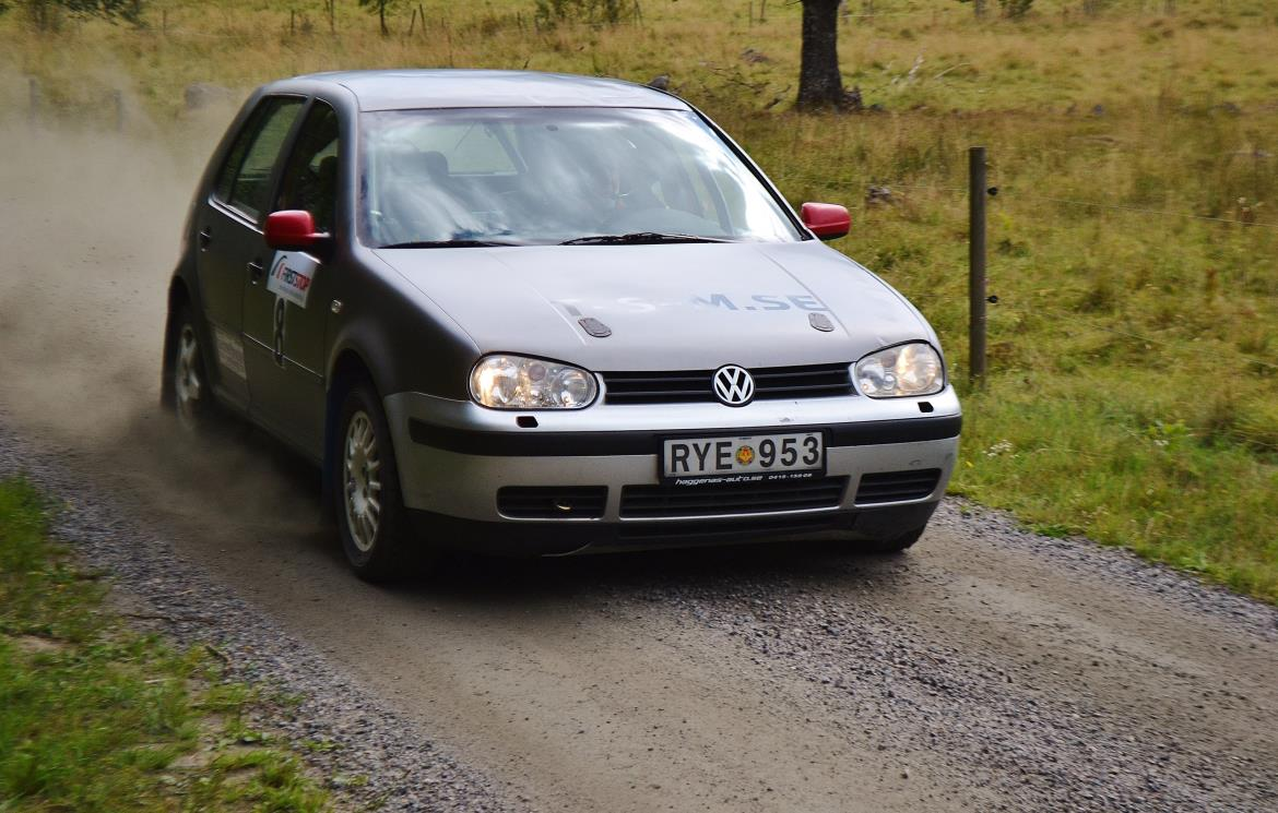 På SS3 fick paret Ottosson/Adolfsson rallyts första riktiga aha-upplevelse. I slutet av sträckan blev det rätt krokigt.