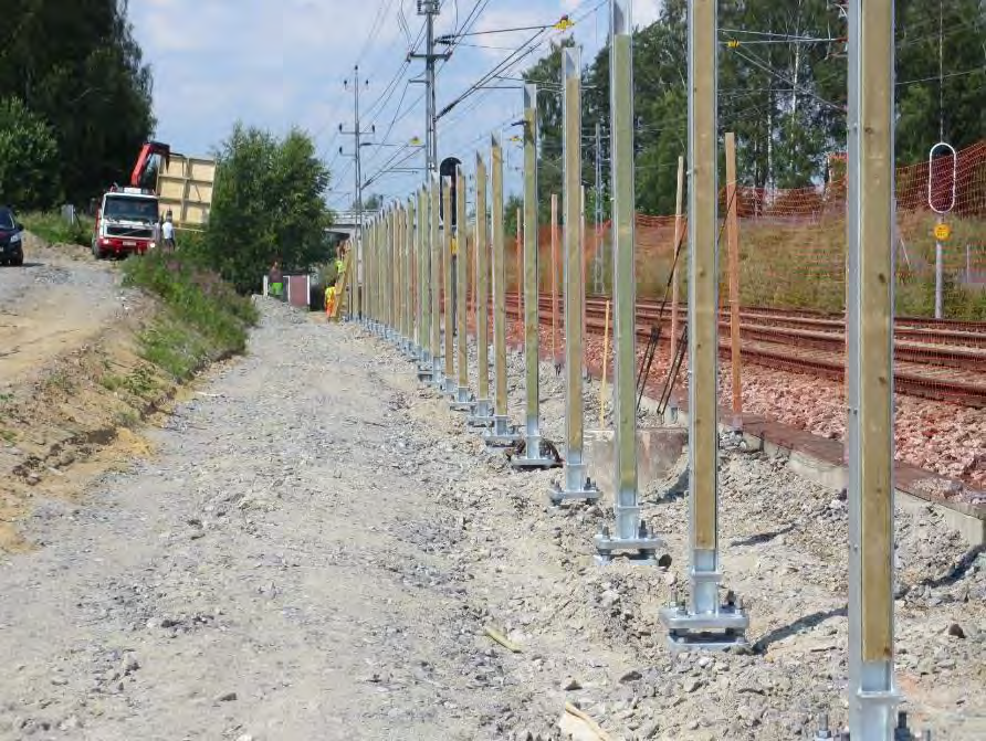 Nedslagning av fundament att uppnå Industriell Effektivitet i terrängen Vid nedslagning av lätta fundament som kan resas för hand, reses fundamentet och piken förs ned i fundamentet.