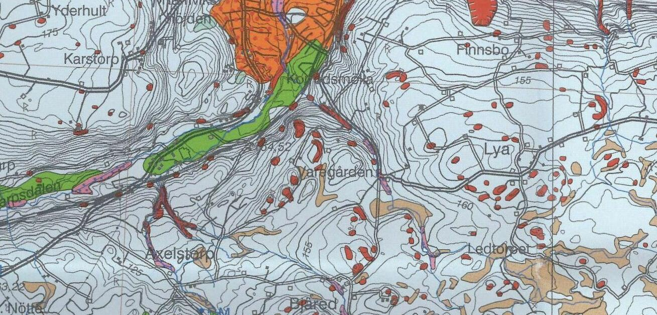 Där det finns jordarter med hög genomsläpplighet, som strandavlagringar och isälvsavlagringar, är det särskilt viktigt med ett starkt skydd. Geologisk sektion ca NO SV.