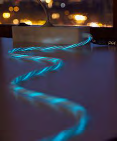 The Pac Transparent ger en visuell upplevelse på hur elen rinner genom sladden. Ju högre effekt, desto snabbare rör sig det blåa ljuset genom kabeln.