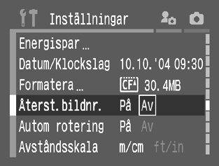 Återställa filnummer Dina bilder tilldelas automatiskt filnummer. Du kan välja hur filnummer ska tilldelas. På Av Filnumren återställs till början (100-0001) varje gång ett nytt CF-kort sätts i.