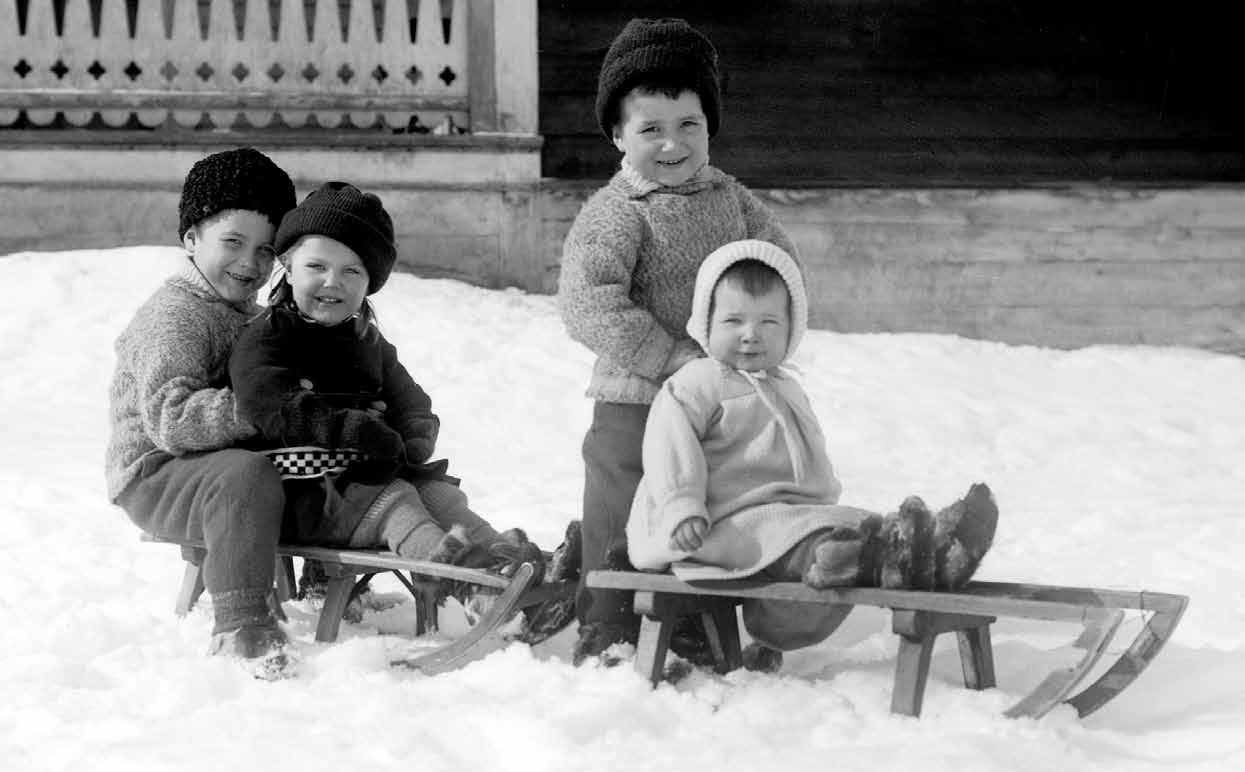 Svedje 1915, Jon Anton Thomasson, Gunnel Bosiö samt Tomas och Britta Thomasson. Nils Thomasson/Jamtli.