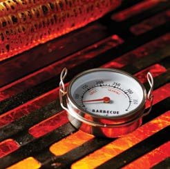 BBQ YTTERMOMETER En grilltermometer som mäter temperaturen på grillens yta. Placeras direkt på grillgallret och efter några sekunder visas korrekt temperatur.