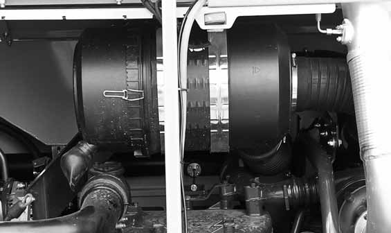7 Underhåll och skötsel 7.1.1 Torrluftsfilter Motorn är utrustad med två torrluftsfilter, som vardera består av ett huvudfilterelement och en säkringspatron.