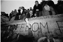 ? Berlinmuren: 1961 1989 The doomsday argument III Om jag är en godtycklig observatör som observerar monumentet vid en godtycklig tidpunkt är det statistiskt osannolikt att jag råkar göra min