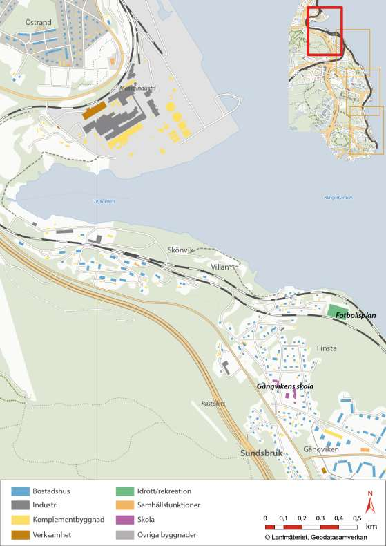 Bebyggelsen längs den norra delen av Tunadalsspåret domineras av bostäder och komplementbyggnader.