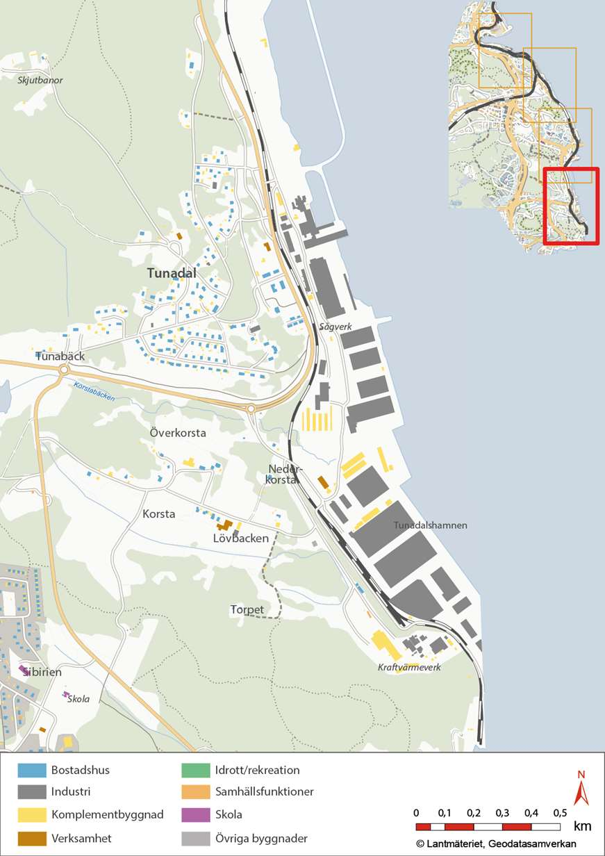 Bebyggelsen längs södra delen av Tunadalsspåret domineras av bostäder i Tunadal samt av större industrier i form av Tunadals sågverk, Tunadalshamnen,