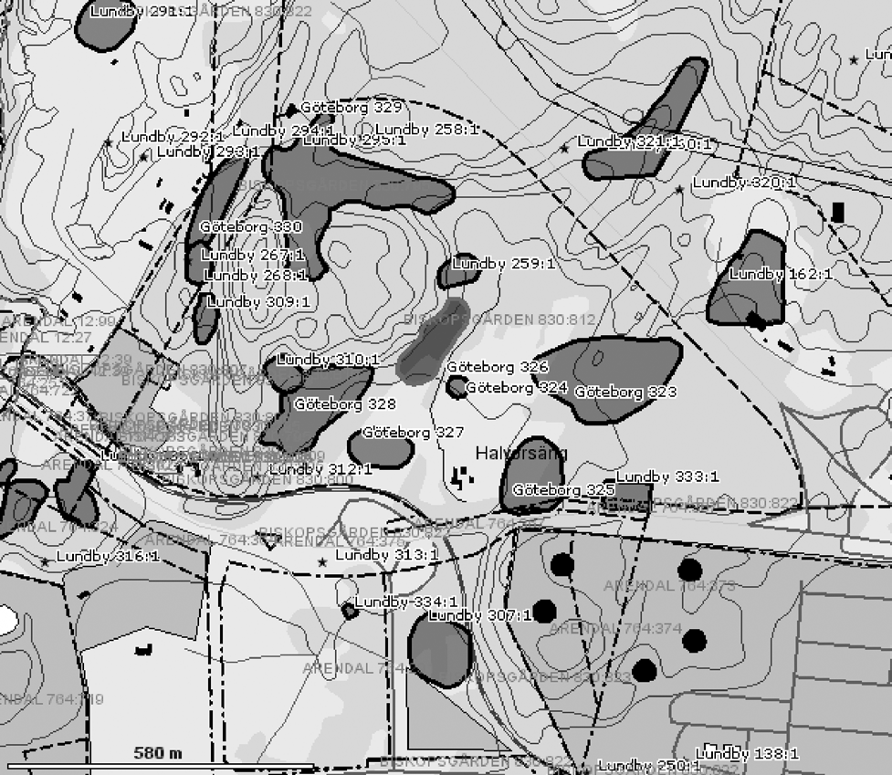 Fig. 4. Utdrag ur FMIS som visar fornminnesmiljön i närområdet runt förundersökningsområdet. Skala 1:10 000. des (Andersson 2005, s. 118).