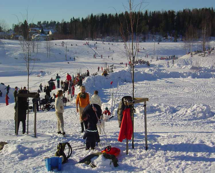 Oppegård golfklubb stängt för golf men öppet för skidåkning. Foto: Pål Melbye. Nordiska vinterförhållanden På gränsen mellan klimatzon 1 och 2 förekommer istäcken rätt ofta.