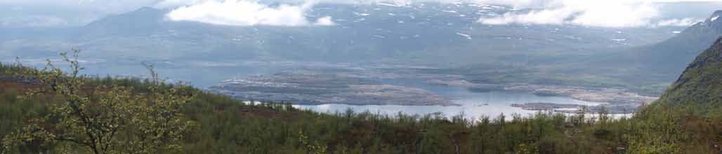 Utförda fotomontage över Suorvajaure syftar till att illustrera hur vindkraftverken upplevs från 1-2 km upp längs Kungsleden samt från fjällstugan i Vakkotavare.