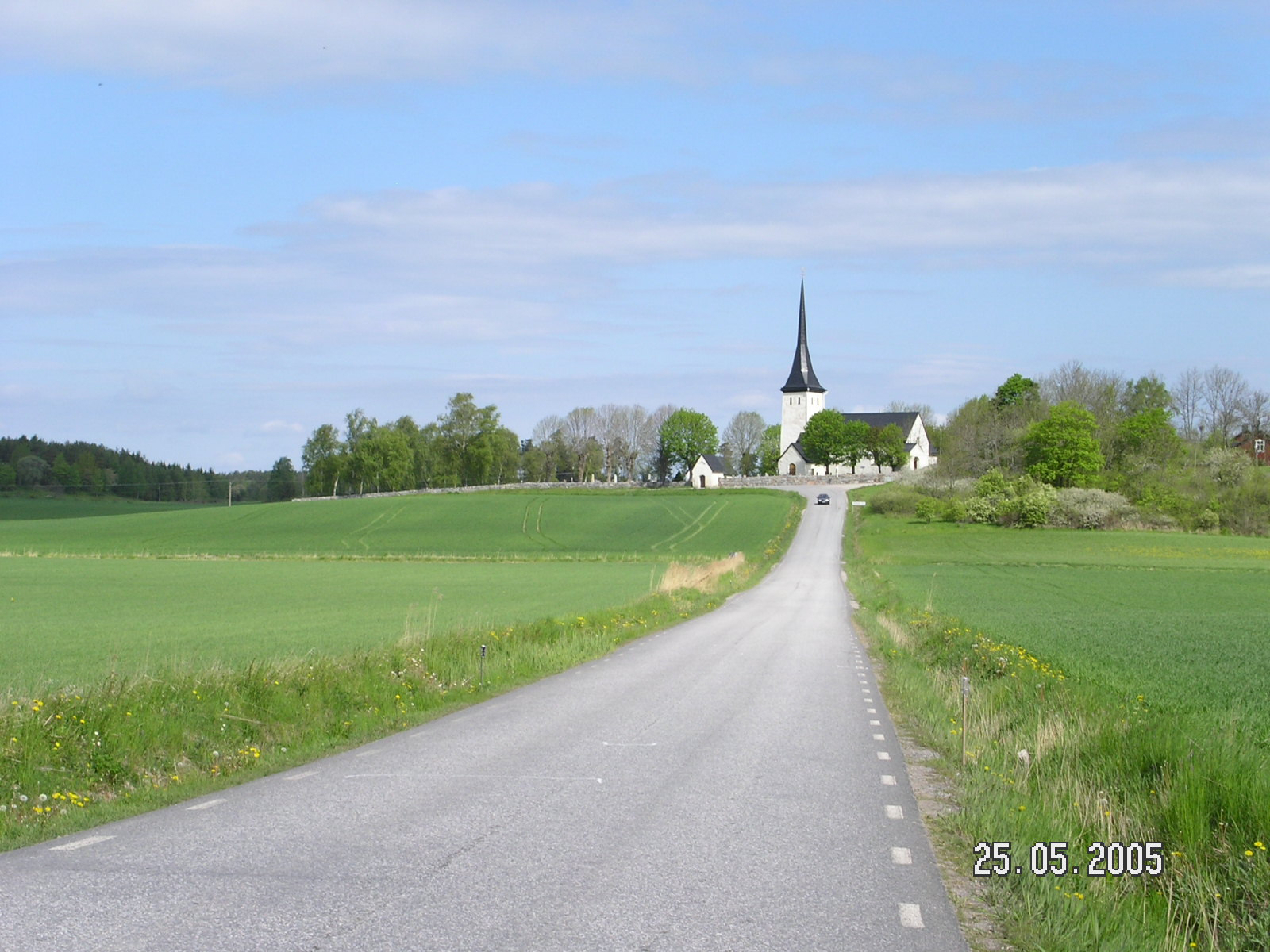 att arbete med områdesbestämmelser för att säkerställa kulturvärden ska inledas kring bl a Sånga kyrka.