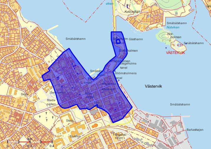 Fig. 1. Fornlämningsområdet Raä 94 omfattar de äldre delarna av Västervik stad. Kartuttag från FMIS. fyllning, troligen från 1700-1800-talen. Därefter ett kompakt lager med träflis och mylla.