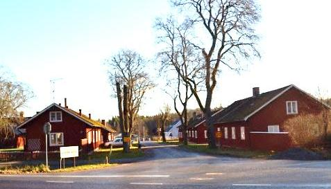 Länna Vattholma bruk ligger bakom uppkomsten av Länna bruk under 1700-talet. Av den tidiga bruksmiljön finns få spår i dagens bebyggelse.