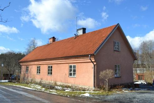 Vattholma Tätortens historia följer nära utvecklingen vid Vattholma bruk, ett av Sveriges äldsta järnbruk. Under 1870-talet blev orten en hållplats på järnvägslinjen mellan Uppsala och Gävle.