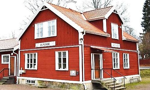 Almunge Sedan järnvägen mellan Länna och Norrtälje invigdes år 1884 växte ett stationssamhälle fram på mark som tidigare tillhört byn Lövsta.