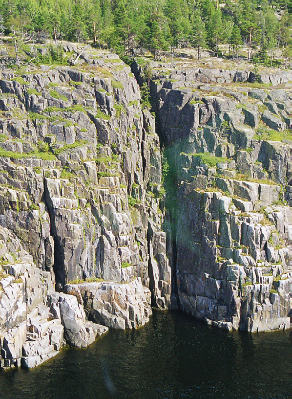 SGU myndigheten för frågor om grundvatten, jord och berg SGU är en svensk myndighet som grundades 1858 vilken ansvarar för frågor om landets geologiska beskaffenhet och mineralhantering.