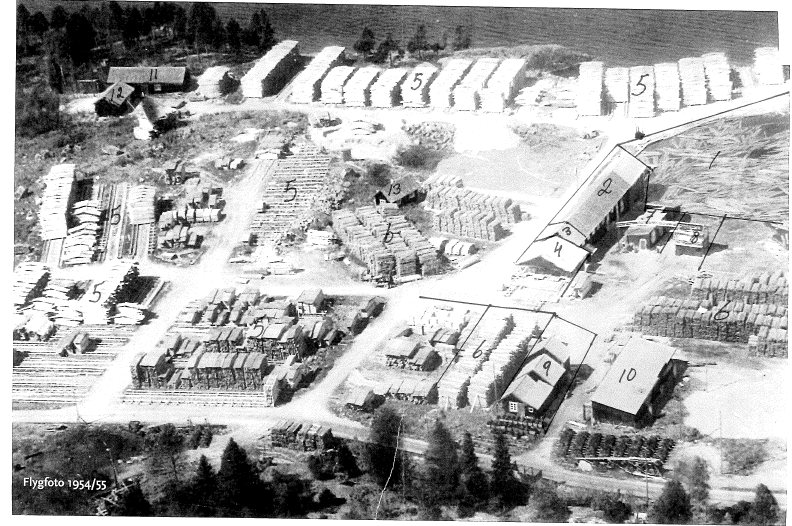Bilaga 1 Kartor och bilder Sid 27 (27) Flygfoto över sågverksområdet 1954/55 Bilden kommer från skriften Brandsnäs Industrihistoria som är sammanställd av Torpöns Hembygdsförening.