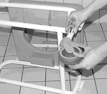 ANVÄNDARHANDLEDNING: M2- FLEXI -TIP BAD/TOALETTSTOL.(3/5) HÖJDJUSTERING: UTLÖSNING ARMSTÖD: 1.