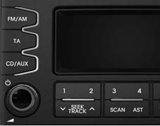 Lär känna bilen Spela från USB-minne 1. CD/AUX knappen för USB eller AUX Tryck på knappen för att spela låtar som finns i en ansluten AUX-källa eller anslutet USB-minne.