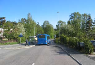 Anslutningskorridorer Befintlig Håkullaväg leds av mot nordväst vid Kapareskolan och ansluter till förbifarten i en trevägsplankorsning.