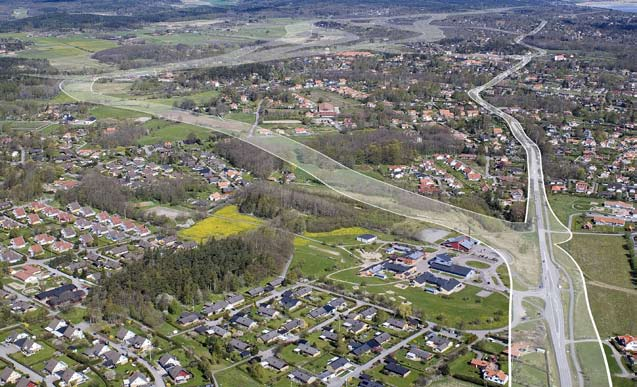 Mariedalsvägen VÄGVERKET REGION VÄST Gemensam korridor nybyggnadsalternativen Förbättrad Befintlig Väg Fjordskolan Vy mot norr med Fjordskolan i förgrunden, gemensam sträckning för alla alternativ i